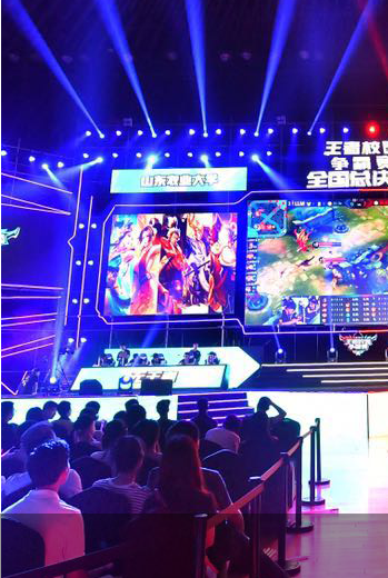 他在距离球 他在距离球