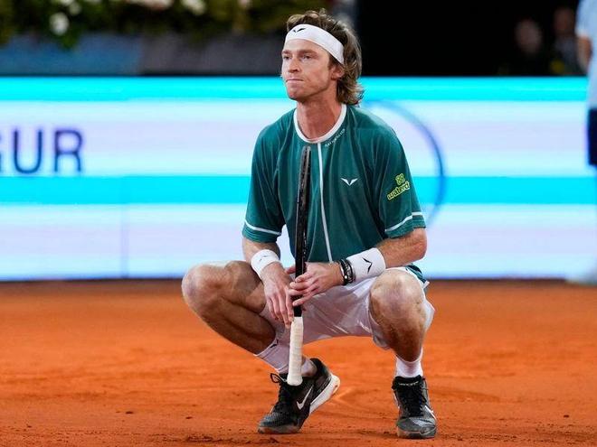 上与队友配 上与队友配